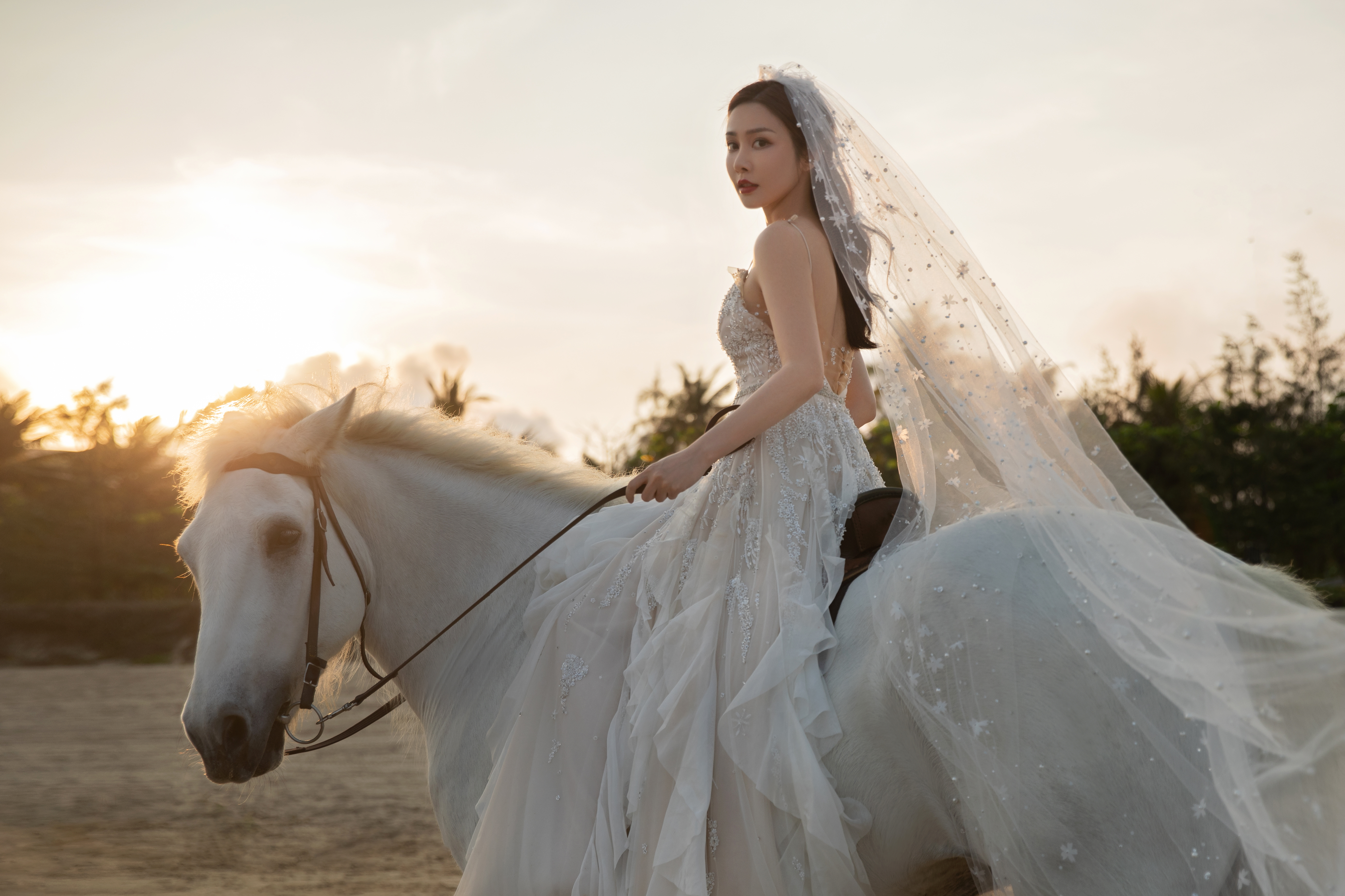 据悉,6月1日,演员李子峰在社交平台发布了与林籽的