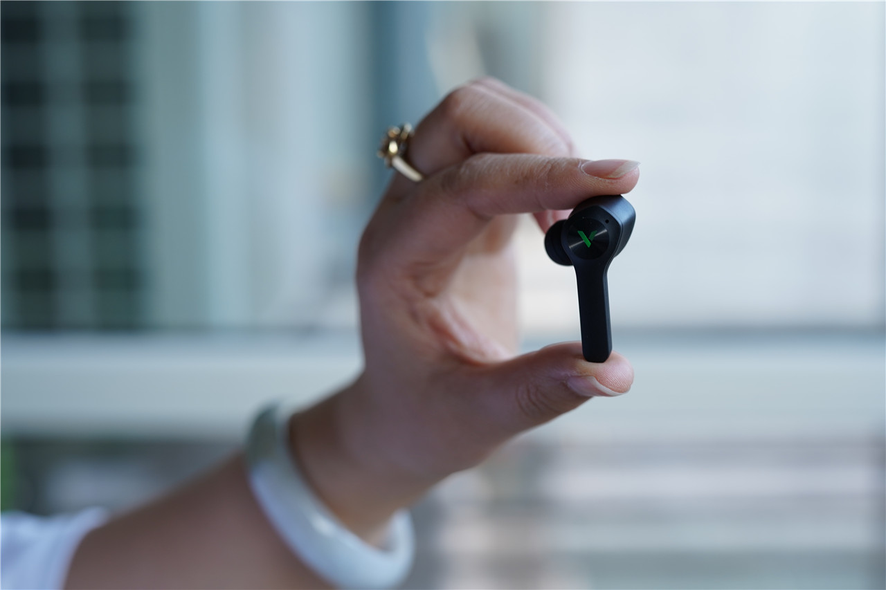 雷柏VM700蓝牙TWS背光游戏耳机光效和游戏更配哟