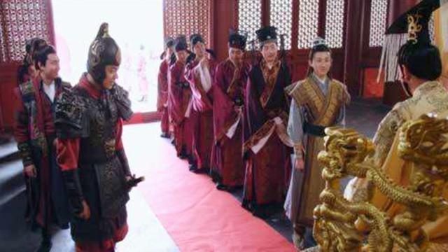 本是一个窝囊皇帝，当了十三年的傀儡后，却因