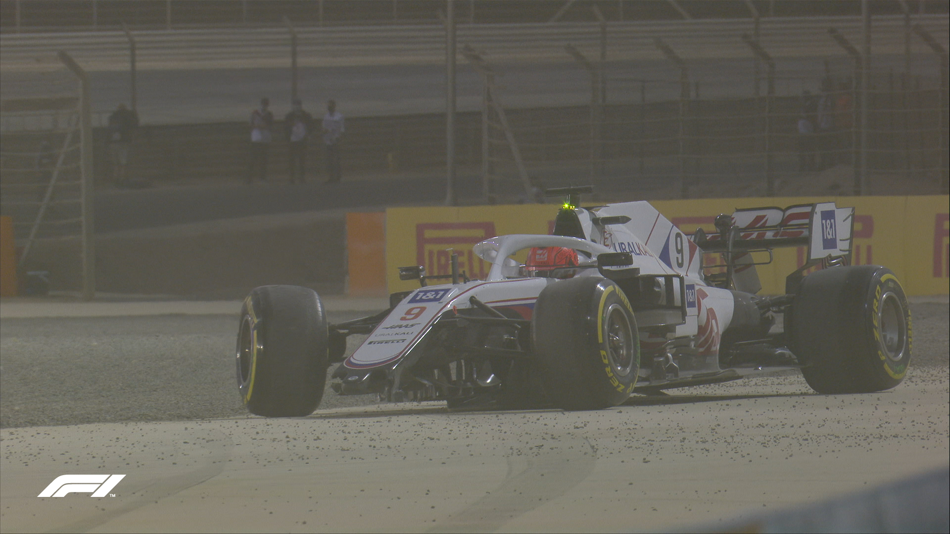 F1巴林站：汉密尔顿险胜维斯塔潘 奔驰F1终于寻到对手