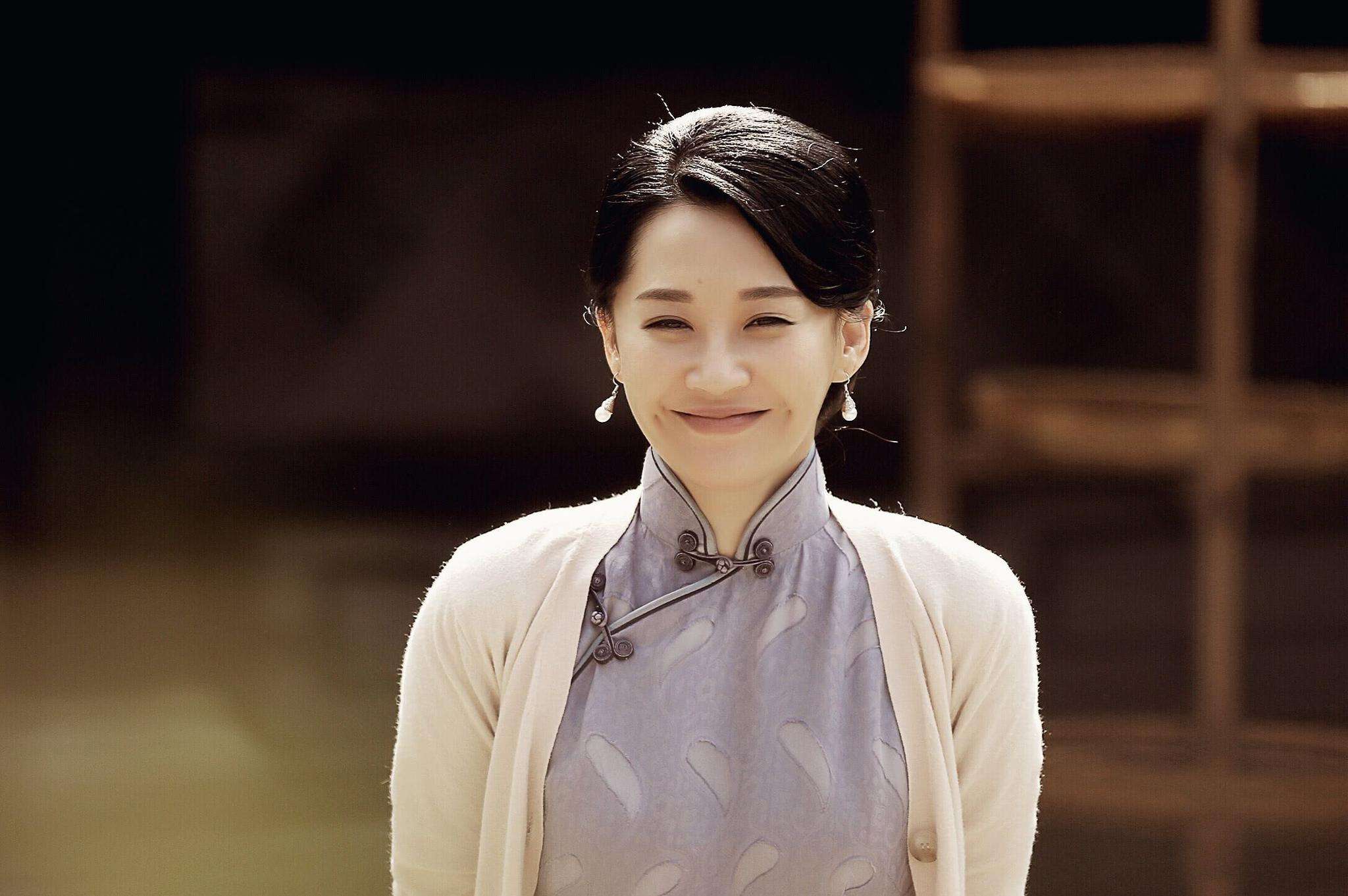 51岁的许晴，像是活在自己世界里的公主，不管别人如何谩骂恶评