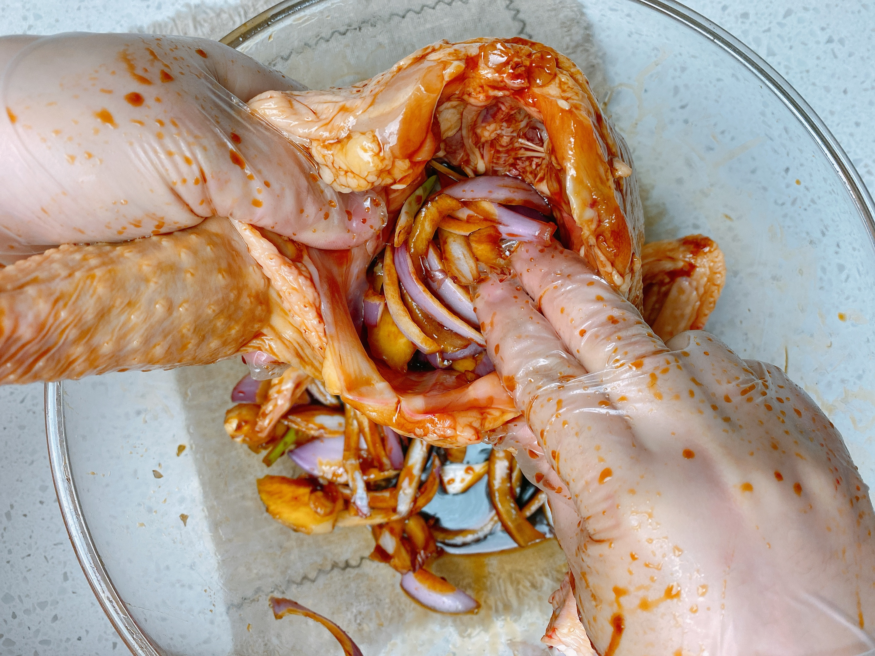 感恩節想吃烤雞用電飯鍋就能做，不放油不放水，鮮嫩多汁軟爛入味