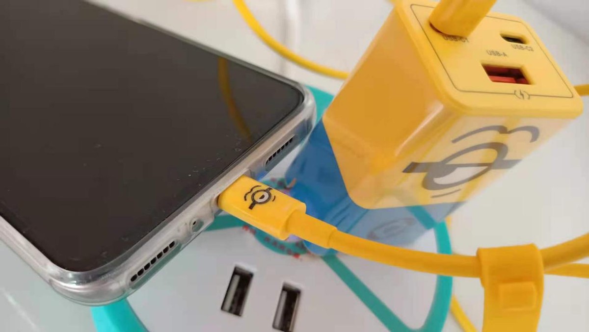 萌力无限快乐满电，努比亚小黄人版65W三口氮化镓充电器体验