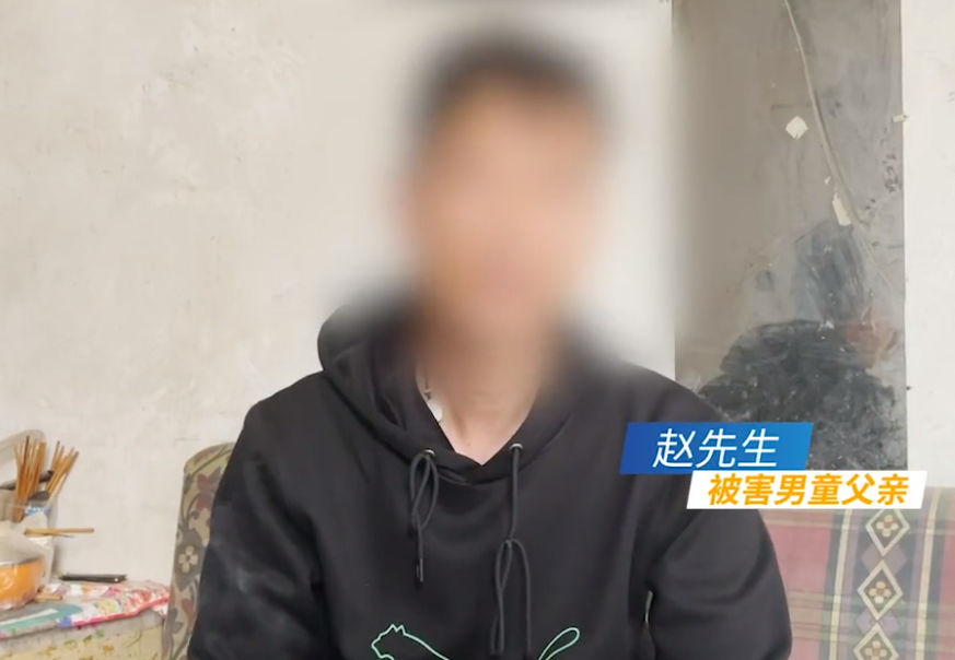 安徽一男子赊账买手机被拒，砍中8岁男童喉部致其死亡，案发时现场有2名民警