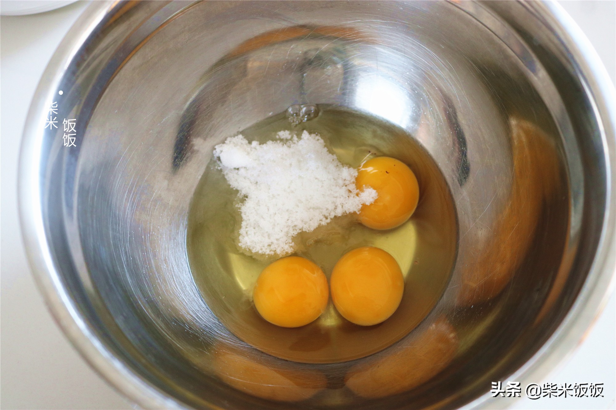 3個雞蛋，90克麵粉，攪一攪做了12個蛋糕，又香又軟太好吃