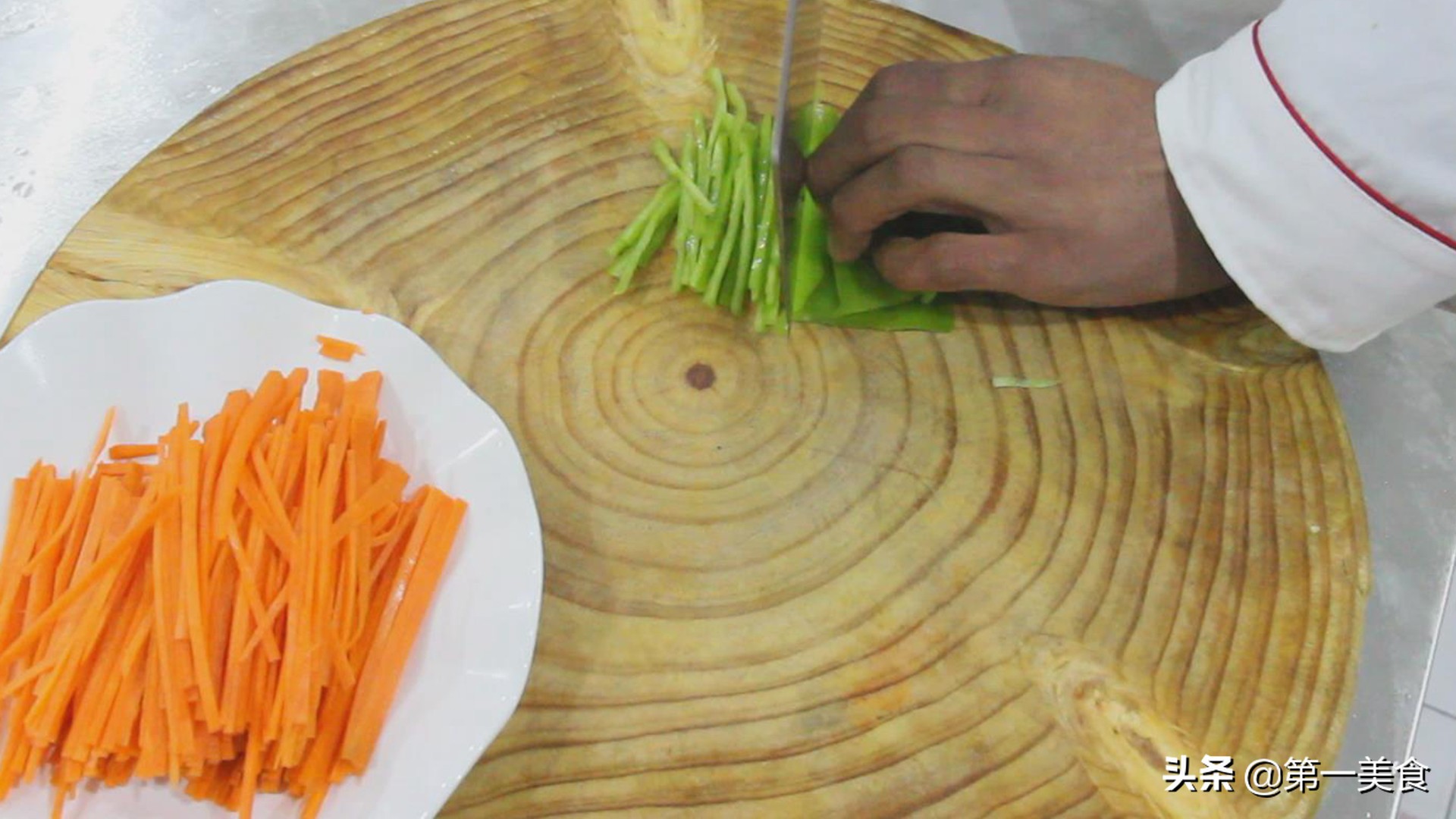 图片[2]-胡萝卜炒千张做法 简单不油腻 清淡可口-起舞食谱网