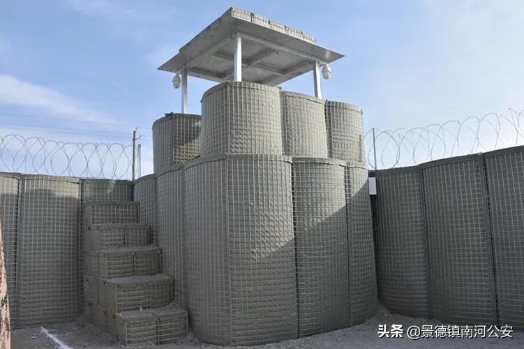 一应俱全！“移动营房”现身大漠中央