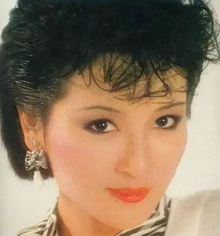 70年代港姐冠军狄波拉，生下巨星谢霆锋，却被渣