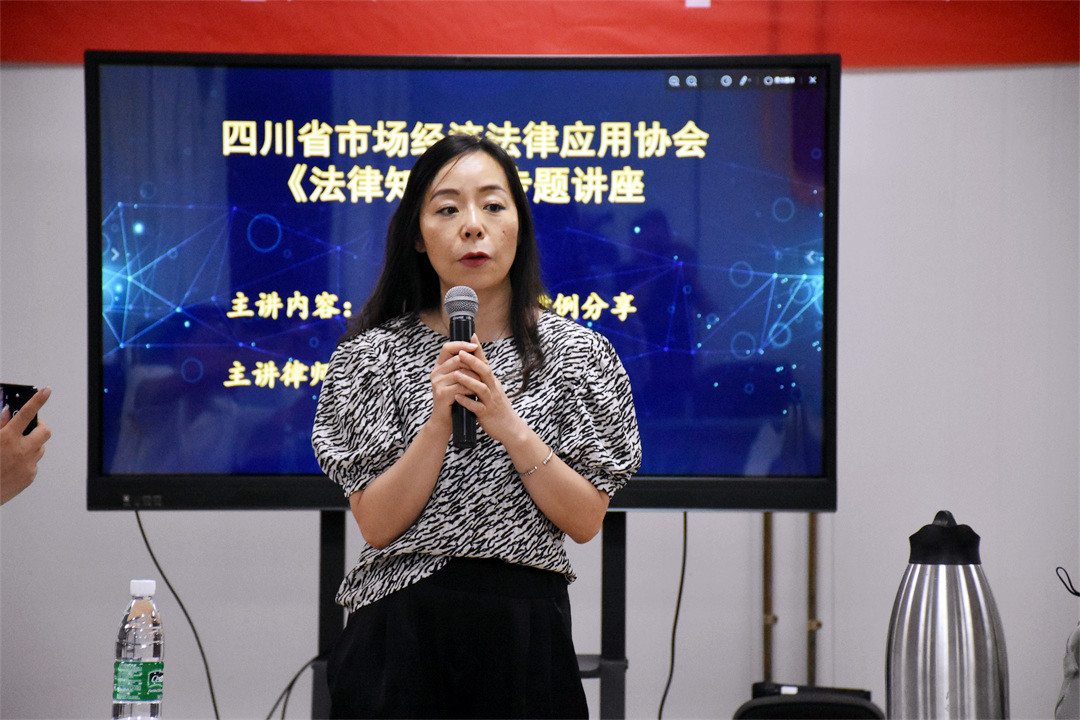 尊重知识产权 维护市场经济：法律讲堂走进九龙广场