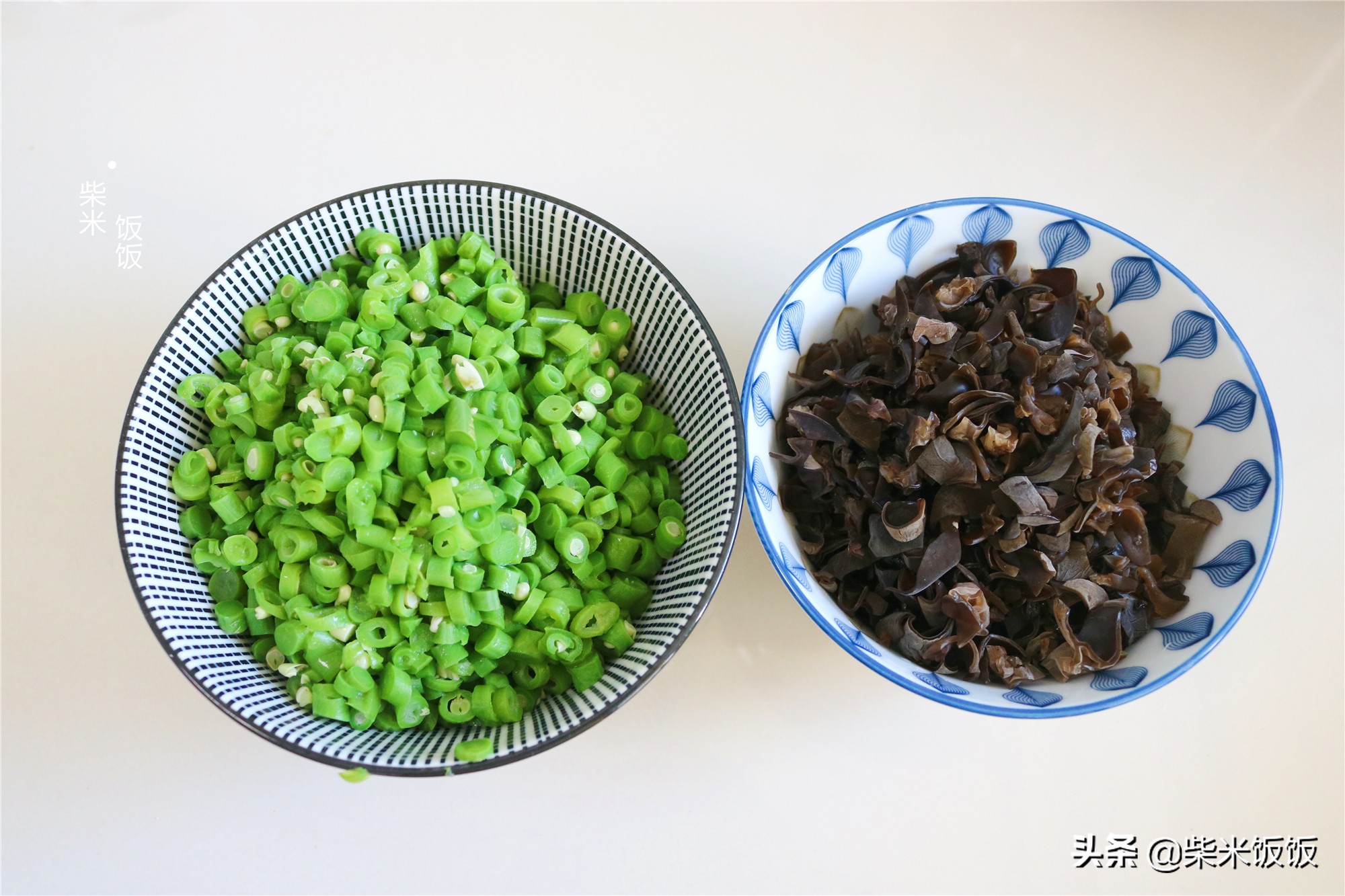 夏季蒸包子，這個餡的要試試，比韭菜更鮮美，個個飽滿不塌陷