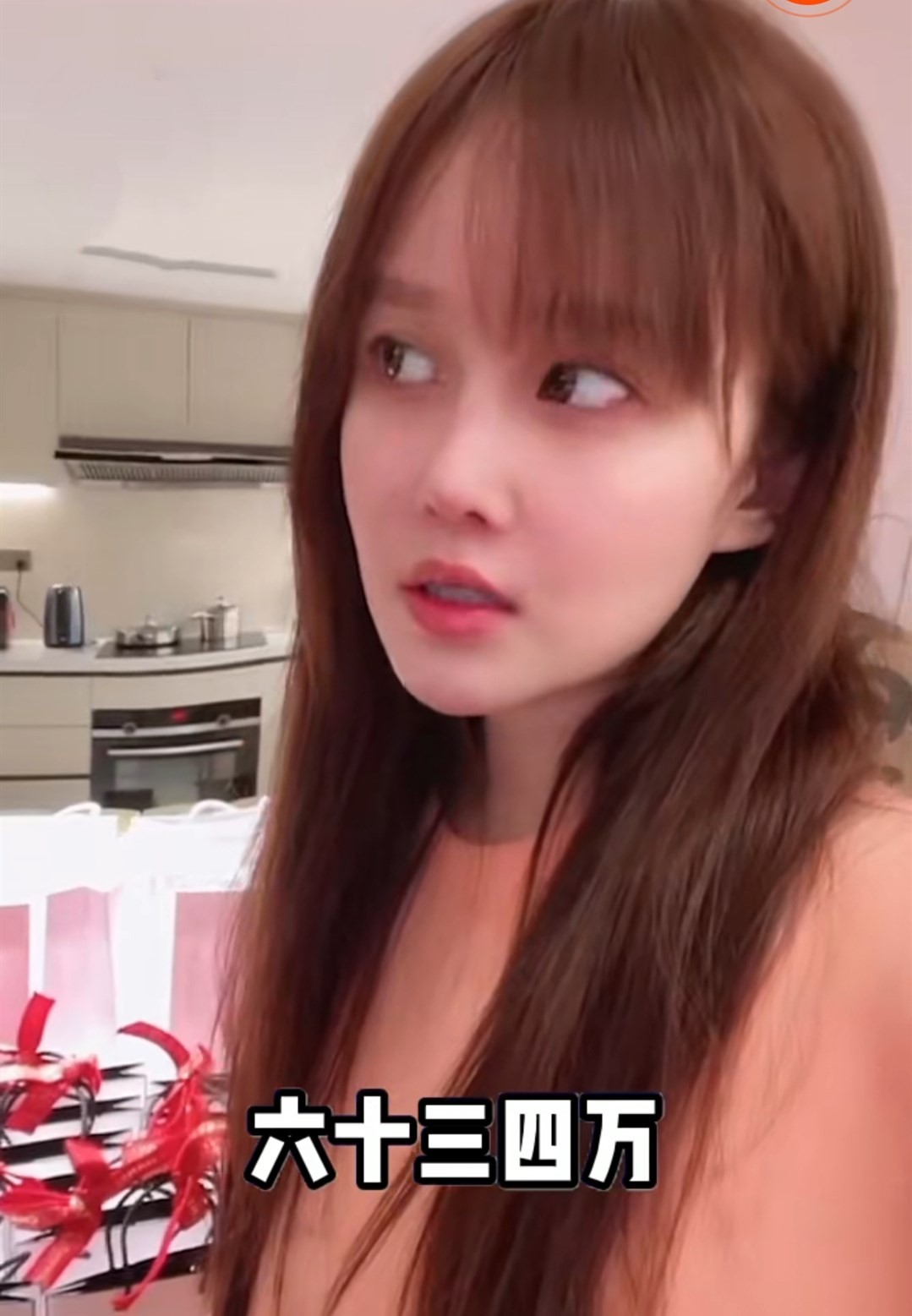 赵本山女儿在线炫富！一天花63万奢侈品堆满桌，