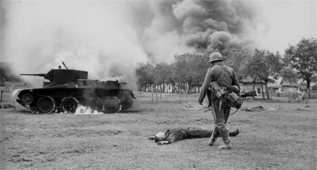 二战中，库尔斯克会战究竟有多惨烈？我来告诉