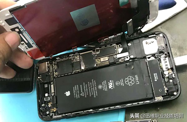 苹果iPhone7启动重新启动卡白苹果，进不了系统，有这工作经验不害怕再被坑