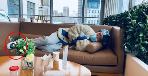 德云社明星陪妻子产检，举动被吐槽“没素质”