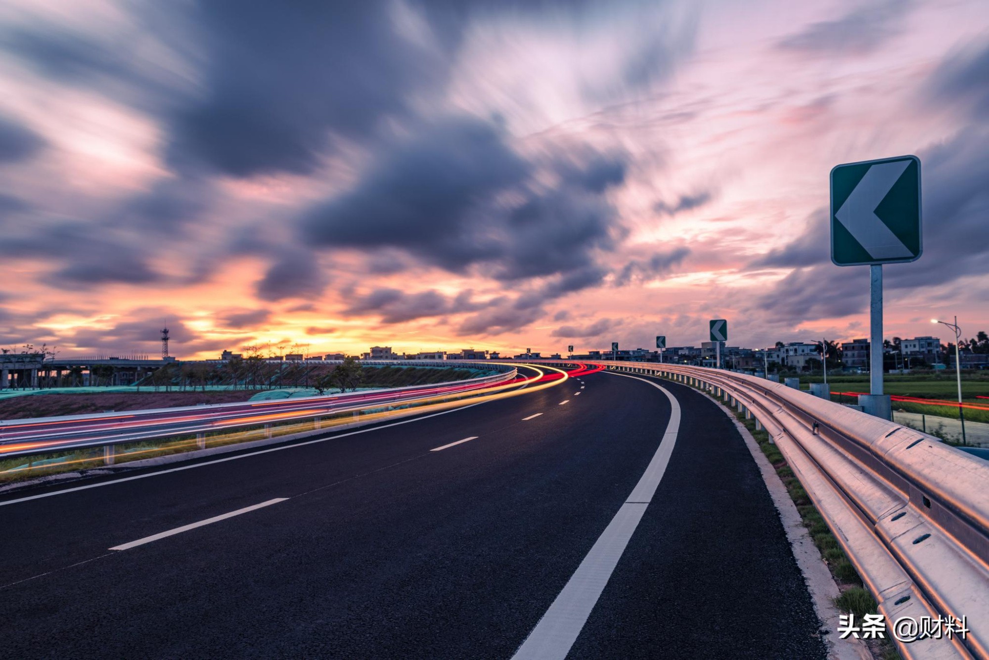 一年收费5551亿元，负债却将近6万亿元，高速公路花的钱去哪了？