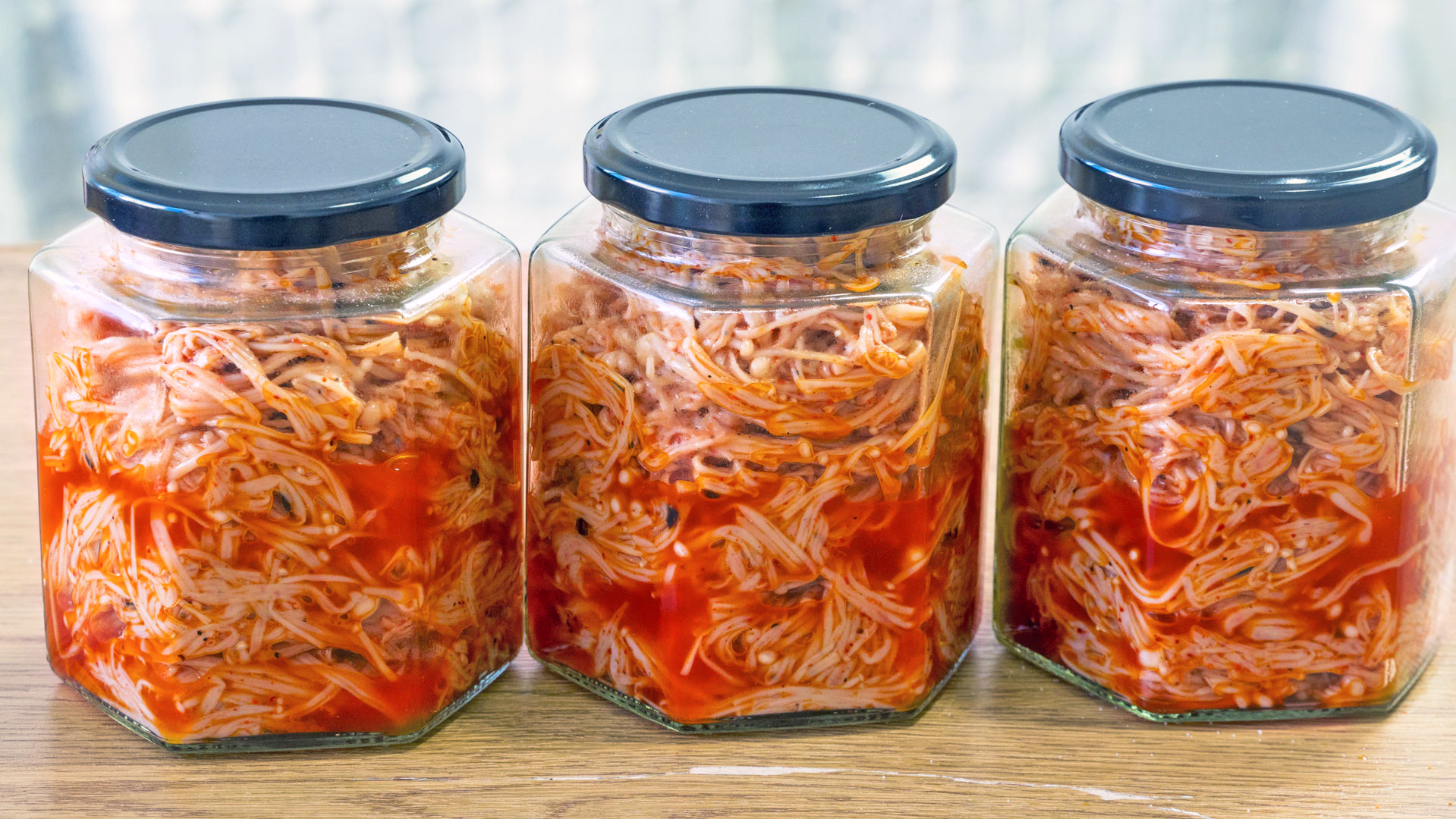 金针菇保存不要直接放冰箱，这样保存，放一个月照样好吃，真实用