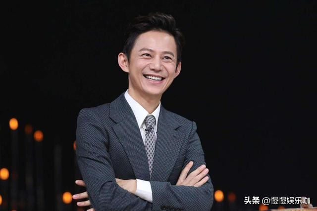 何炅家首遭曝光，网上未见其捐款，遭到知名作