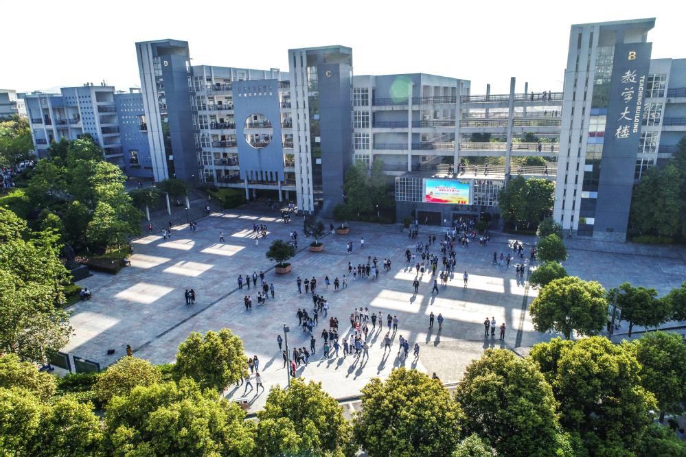 三度书咖开店手记：身处重庆大学城，是一种优势吗？