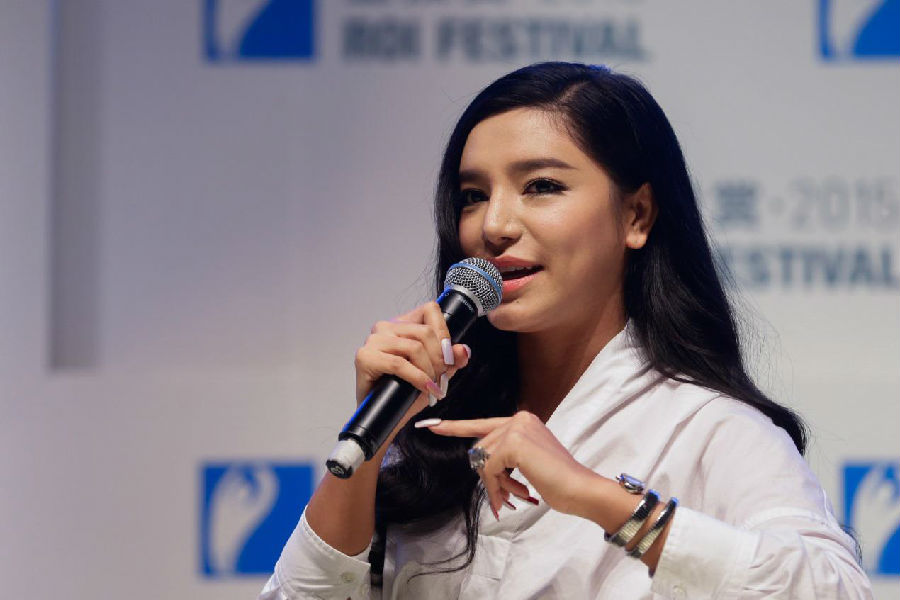 《乘风破浪的姐姐》开播，一己之力挑战全网选