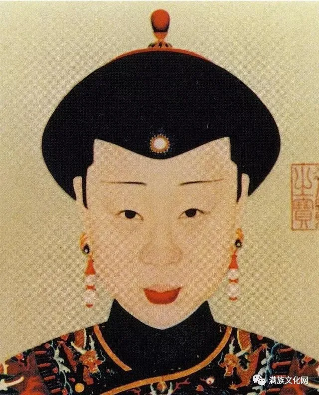 满族耳饰习俗：一耳三钳