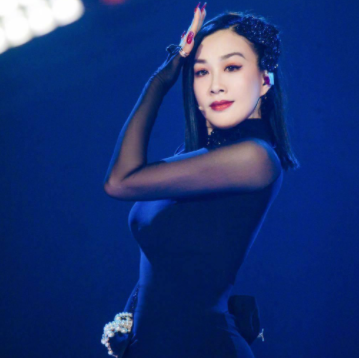 钟丽缇写诗表白丈夫，字里行间暗藏心酸，姐弟恋真的不行了？