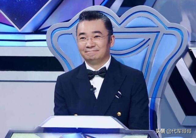他是李咏的接班人，娶学霸美女同学生一子，如今41岁成人生赢家