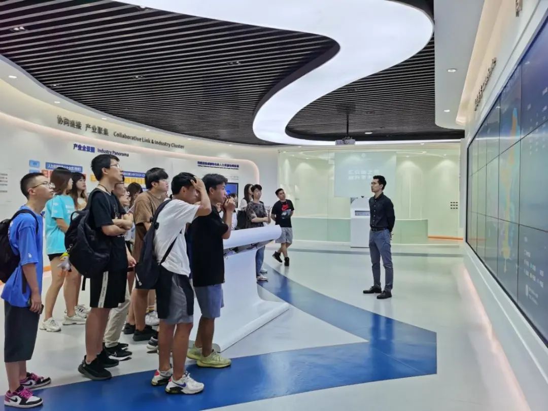 四川大学商学院人力资源系师生一行莅临园区参观交流