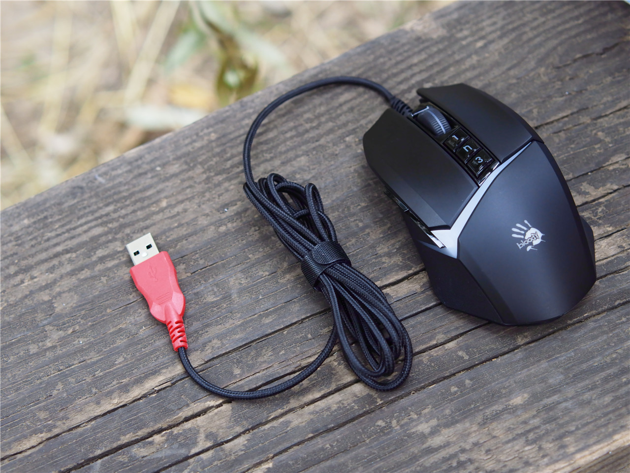 双飞燕血手幽灵V8M Max电竞鼠标兼具功能和性价比