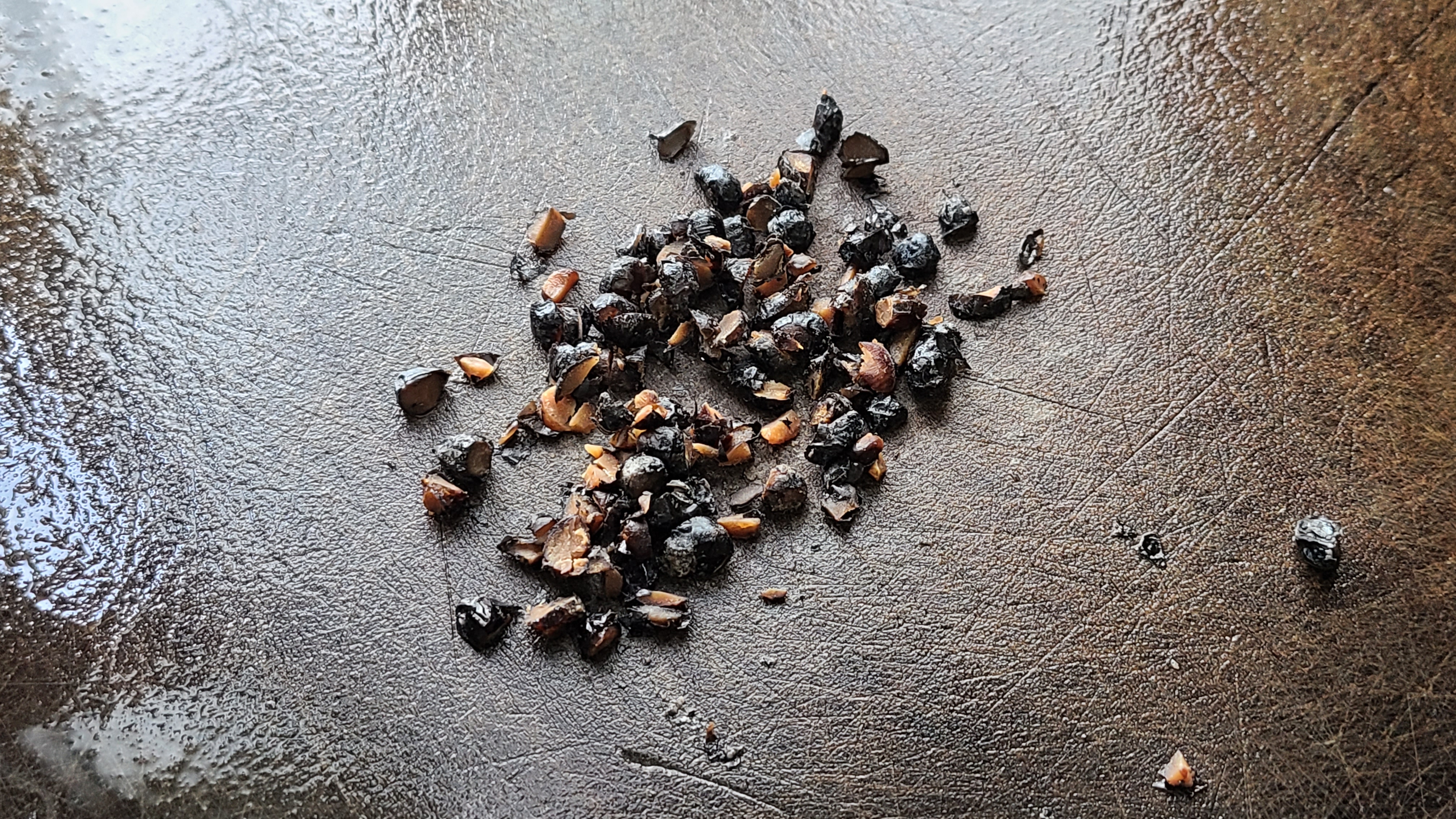 鸡肉这种做法很少见，做出来的鸡肉香味浓味道好，下酒下饭都很棒