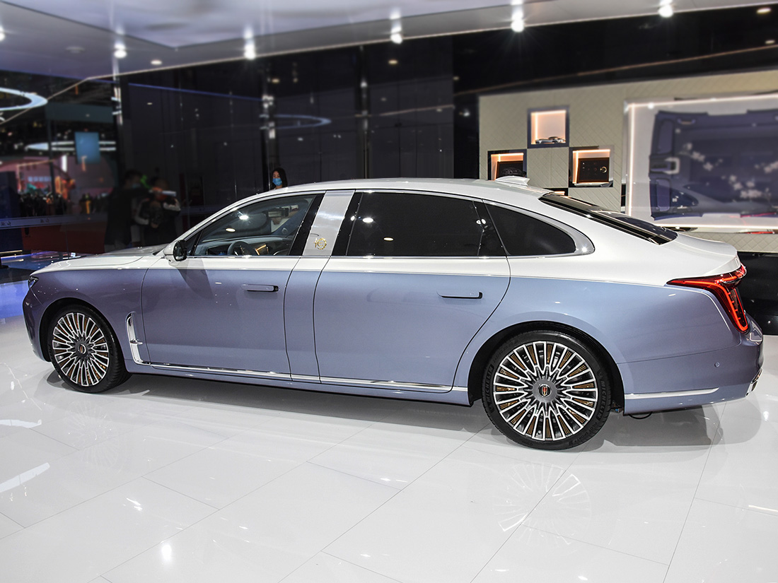 The Hongqi H9+ White Magnolia version of the real car has a strong aura ...