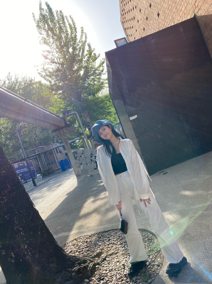 "Mou Girl" Zhou Xiaofan has hot and beautiful photos, black dress shows ...