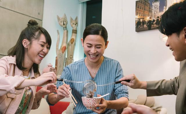 《陀枪师姐2021》被一群中年大叔大婶油腻到，港