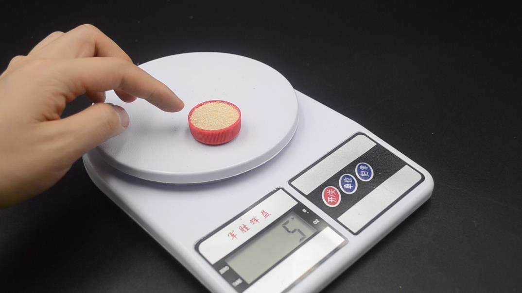 家裡沒有電子秤，怎麼量酵母粉？ 教你一個方法，量取酵母粉不用愁