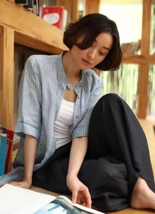 吴越这造型也太放飞自我，狗啃刘海贴头皮，生图下状态也太差