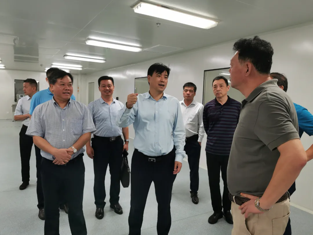 为生物医药产业发展建言献策，王小中率队考察上海同联制药
