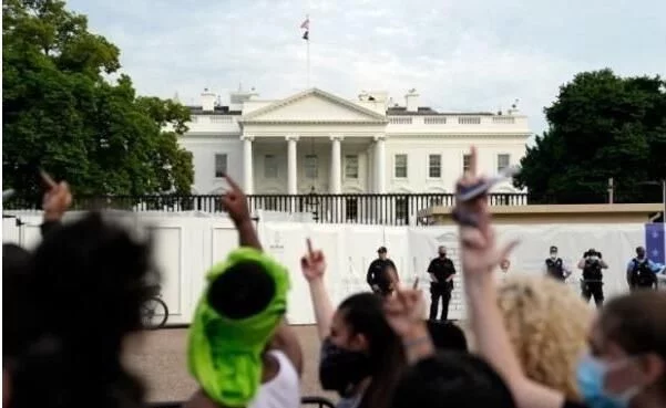 特朗普被“孤立”！大批美军倒戈拒绝武力平乱