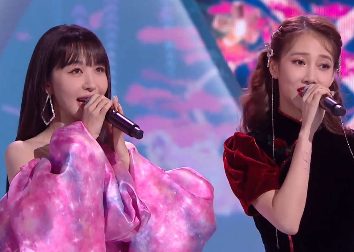 湖南春晚主持百态：吴昕浮夸，沈梦辰造型抢镜