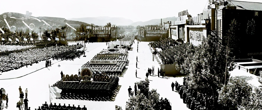 1969年大战一触即发，毛主席指示：中央领导人不