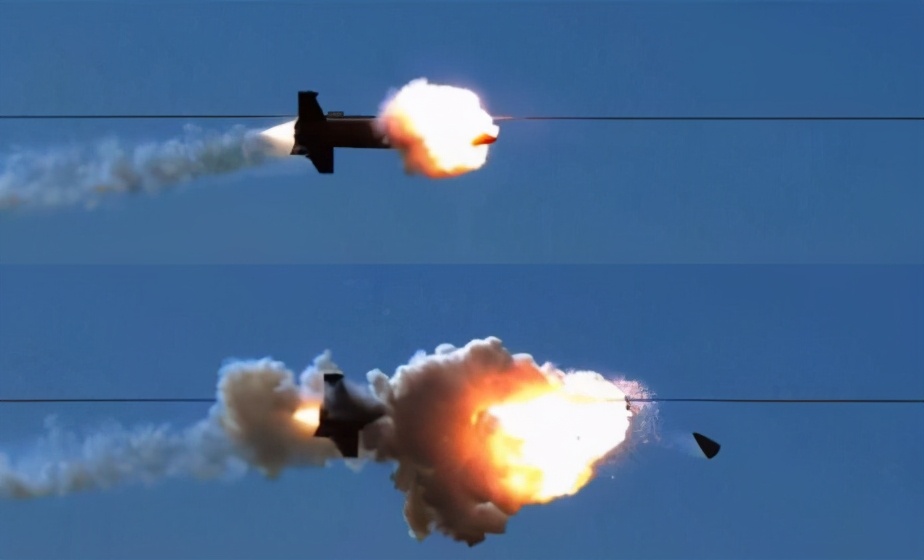 Ship 055 is equipped with microwave weapons! Destroy enemy aircraft and