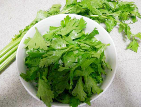 图片[3]-蒸芹菜叶子的做法步骤图 少油更健康-起舞食谱网