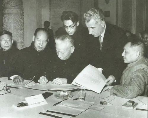 Deng Xiaoping who went abroad - iNEWS