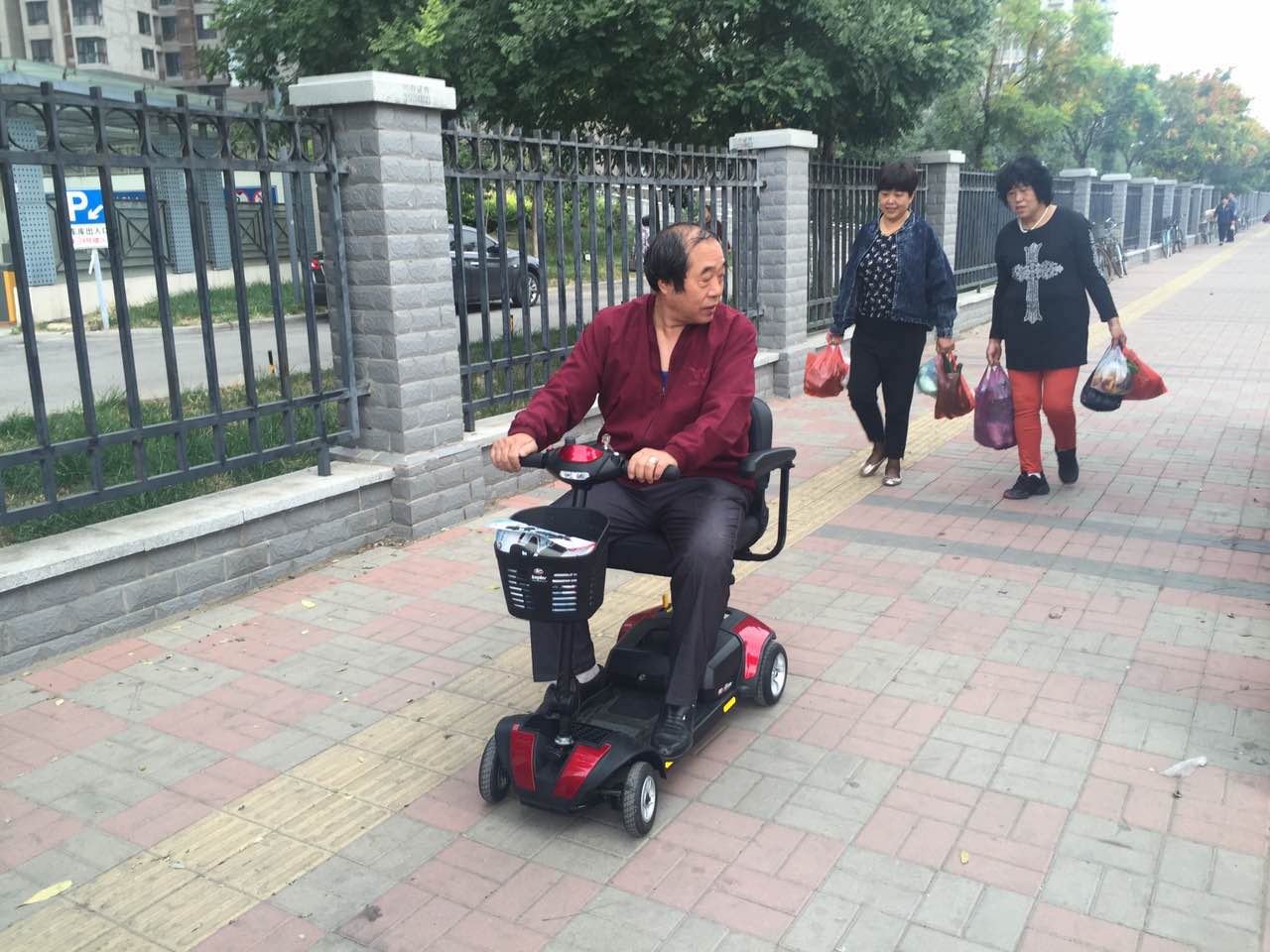 老年代步车进入合法+合规+安全时代（开天乐代步车）