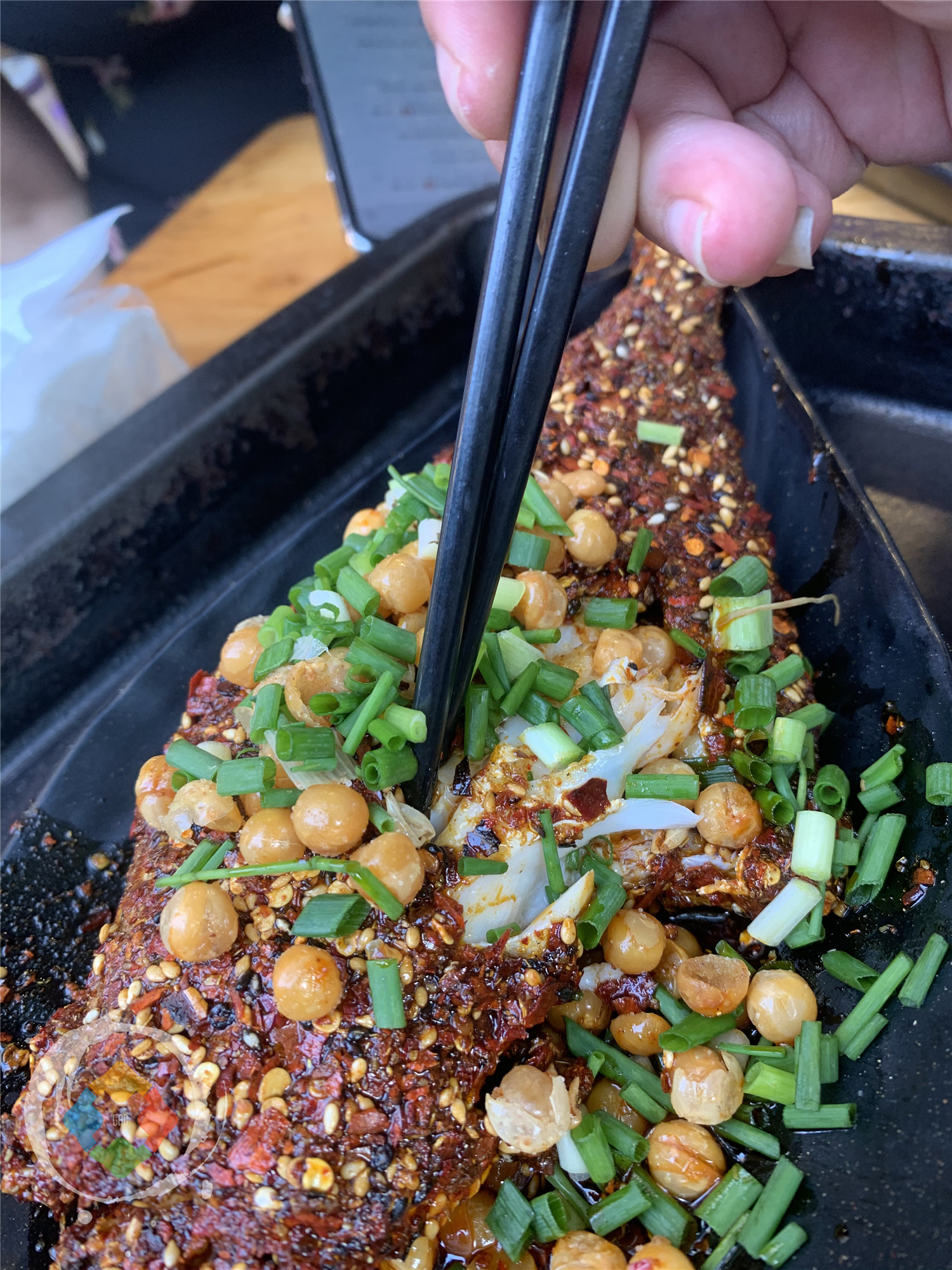 重庆独一无二的烧烤，一条耗儿鱼35元，让北方人吃了还想吃