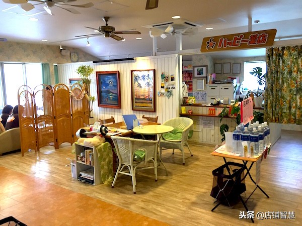 把“药店”开成“咖啡馆”，提供健康咨询服务