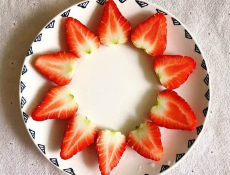 A milk 3 spoon are amylaceous, strawberry Xiaofang is fresh and tender and icy, can become a success, the family is necessary