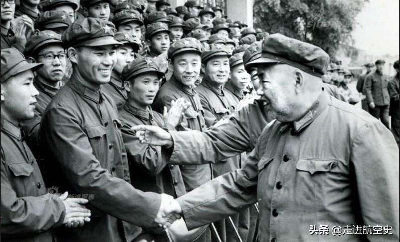 许世友三件葬品：茅台、猎枪、人民币，护送灵