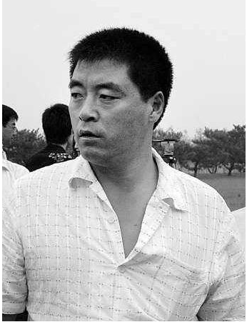 从巅峰到阶下囚，比肩赵本山的魏三，为何跪拜