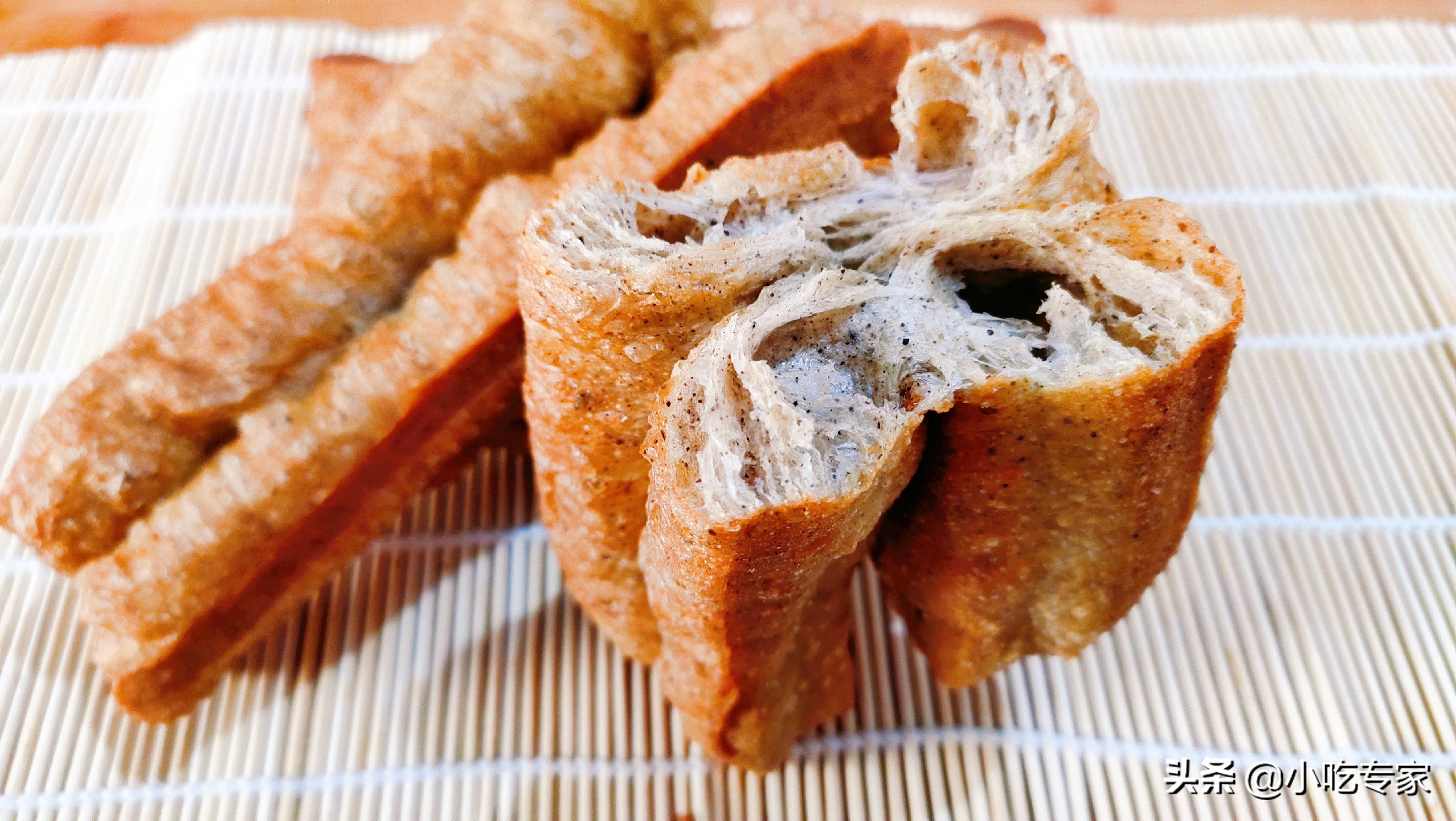 10年面点师详细讲解黑芝麻香酥油条做法，新手也能做的蓬松酥脆