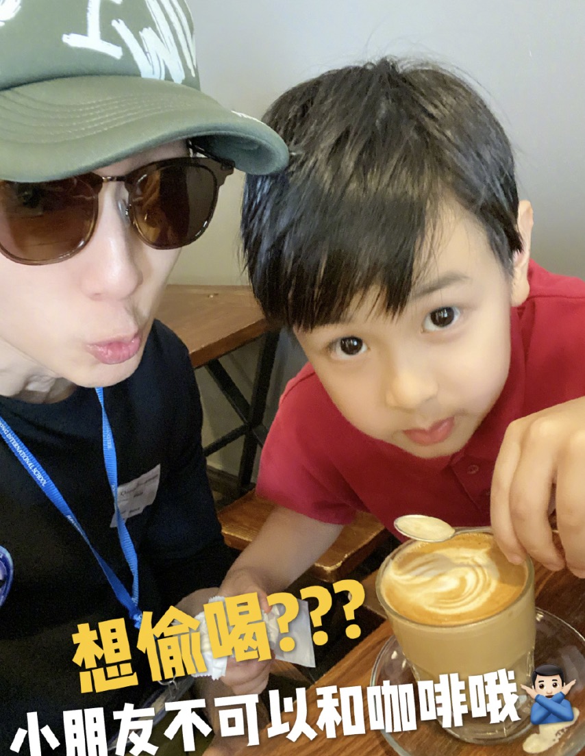 NeiNei姐弟放寒假，吳尊曬孩子作品，林麗吟母女同框似閨蜜