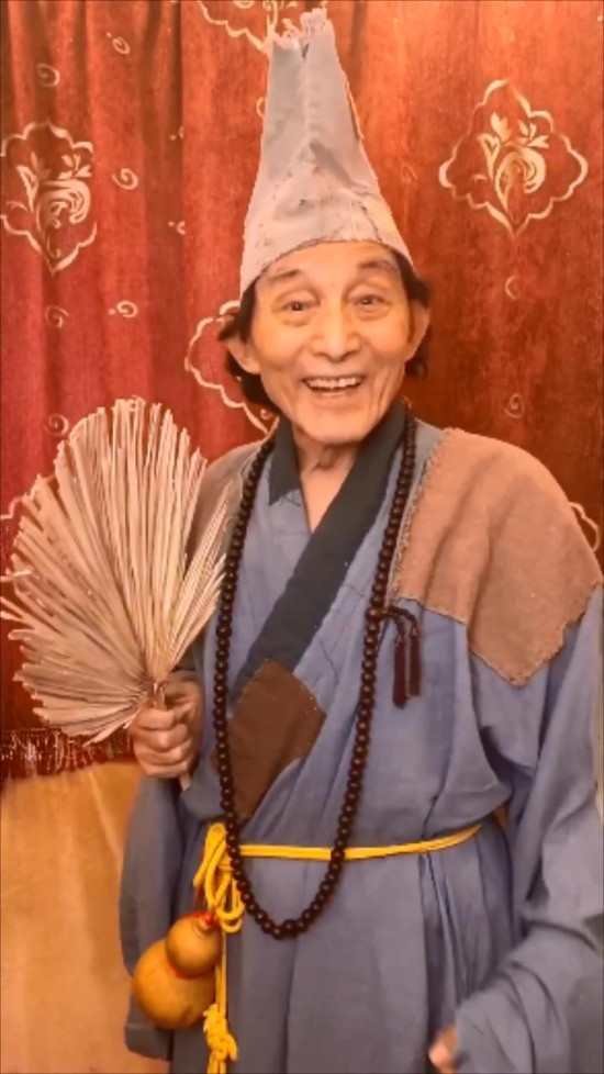 游本昌：52岁演济公，晚年出家、卖房、赔光家产